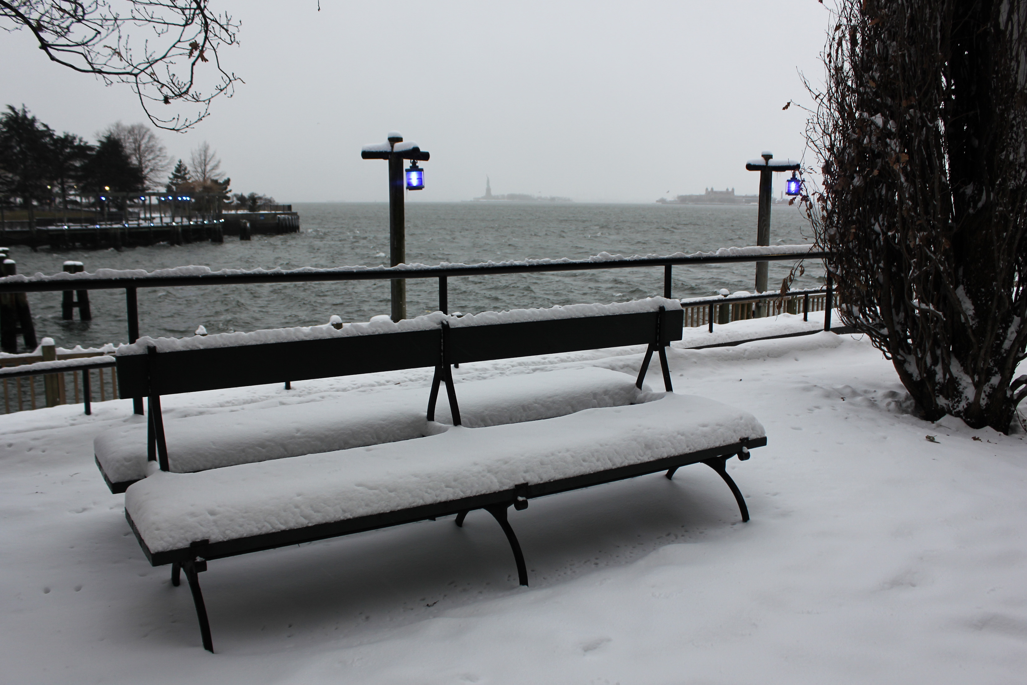 snow-liberty-bench