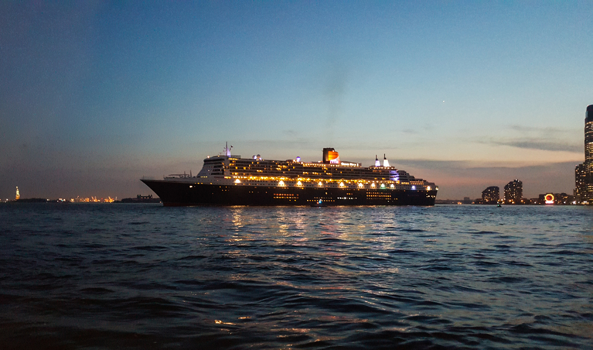 queenmary2-hudson-01